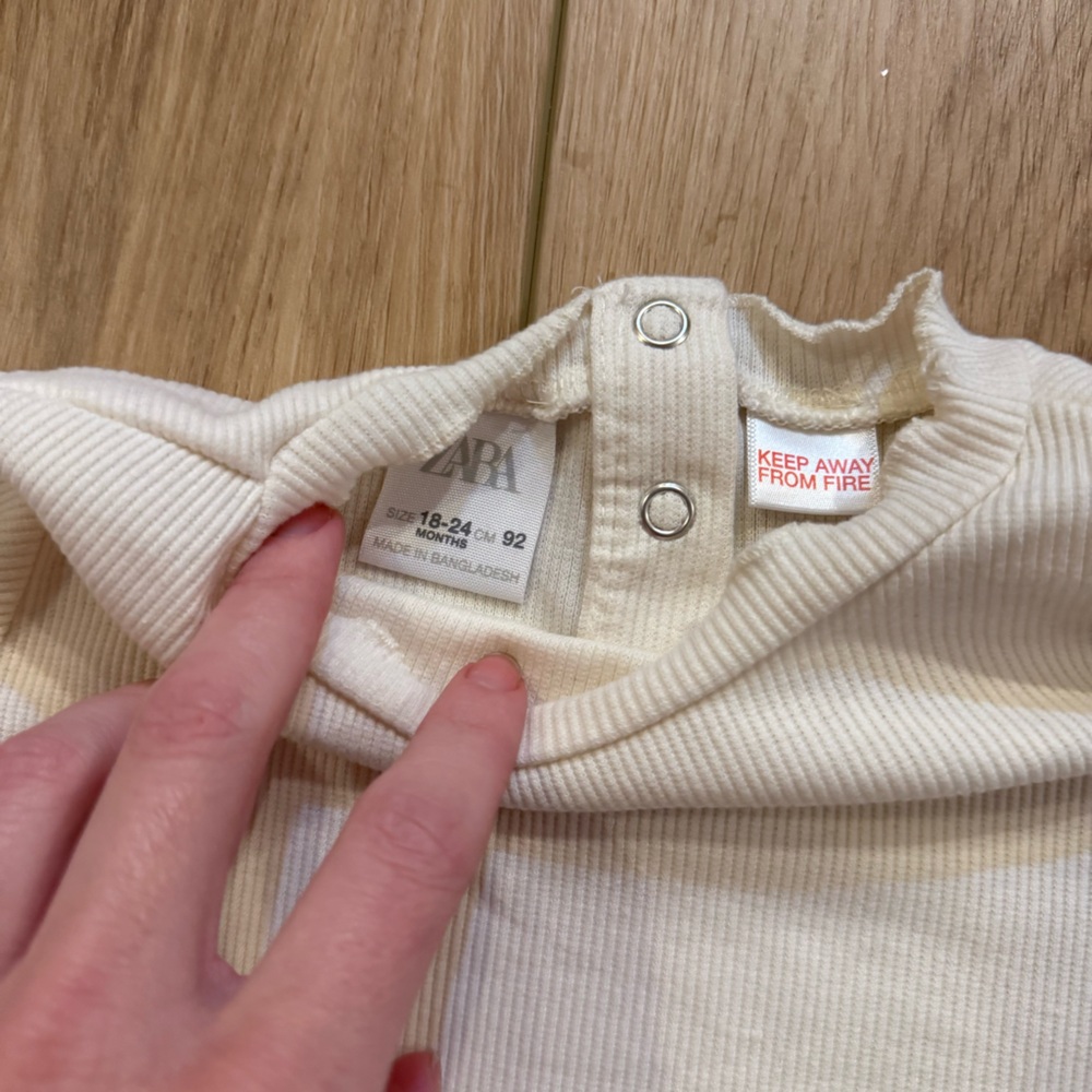 Zara Off-White Ribbed Top - Picture 2 of 2